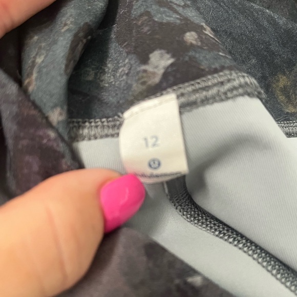 Lululemon Wunder Train leggings size 12 like new condition - Picture 2 of 4